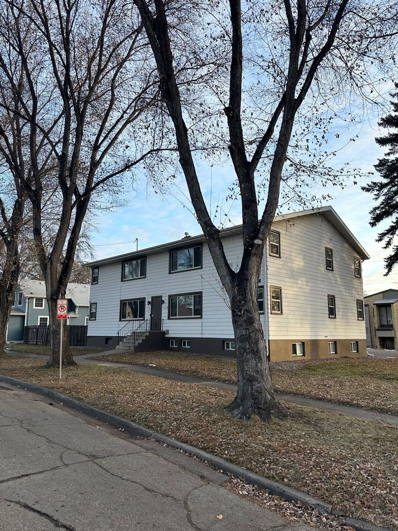 Fargo Apartment: 1020 5th St S