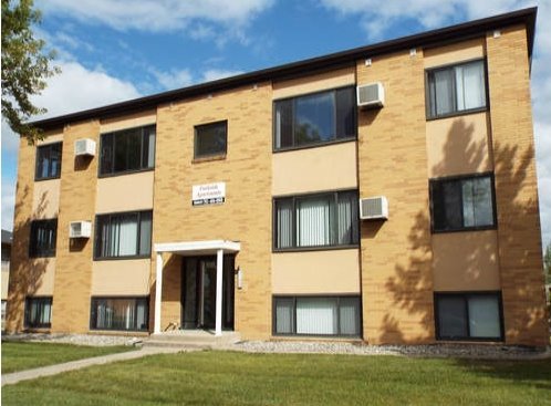 Moorhead Apartment: 920 18th St S