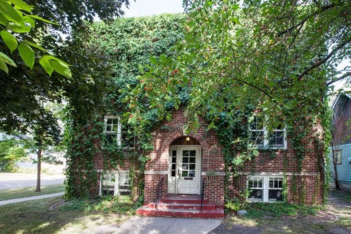 MASSIVE 1 BEDROOM - HUGE STORAGE - FULL RENOVATION - WOOD FLOORS - PETS WELCOME – photo 1