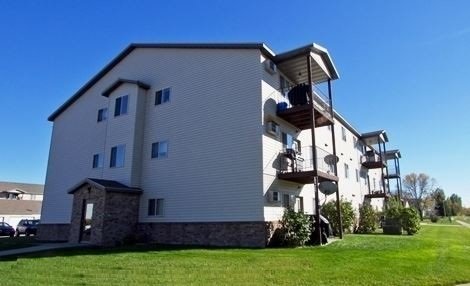 1 MONTH FREE!! WALK-OUT PATIO - NEW PLANK FLOORING - DOUBLE GARAGE - NO PET FEES – photo 1