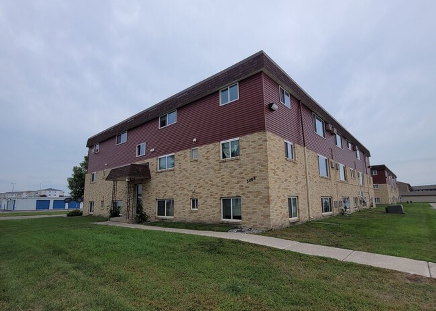 Moorhead Apartment: 3208 9th St S