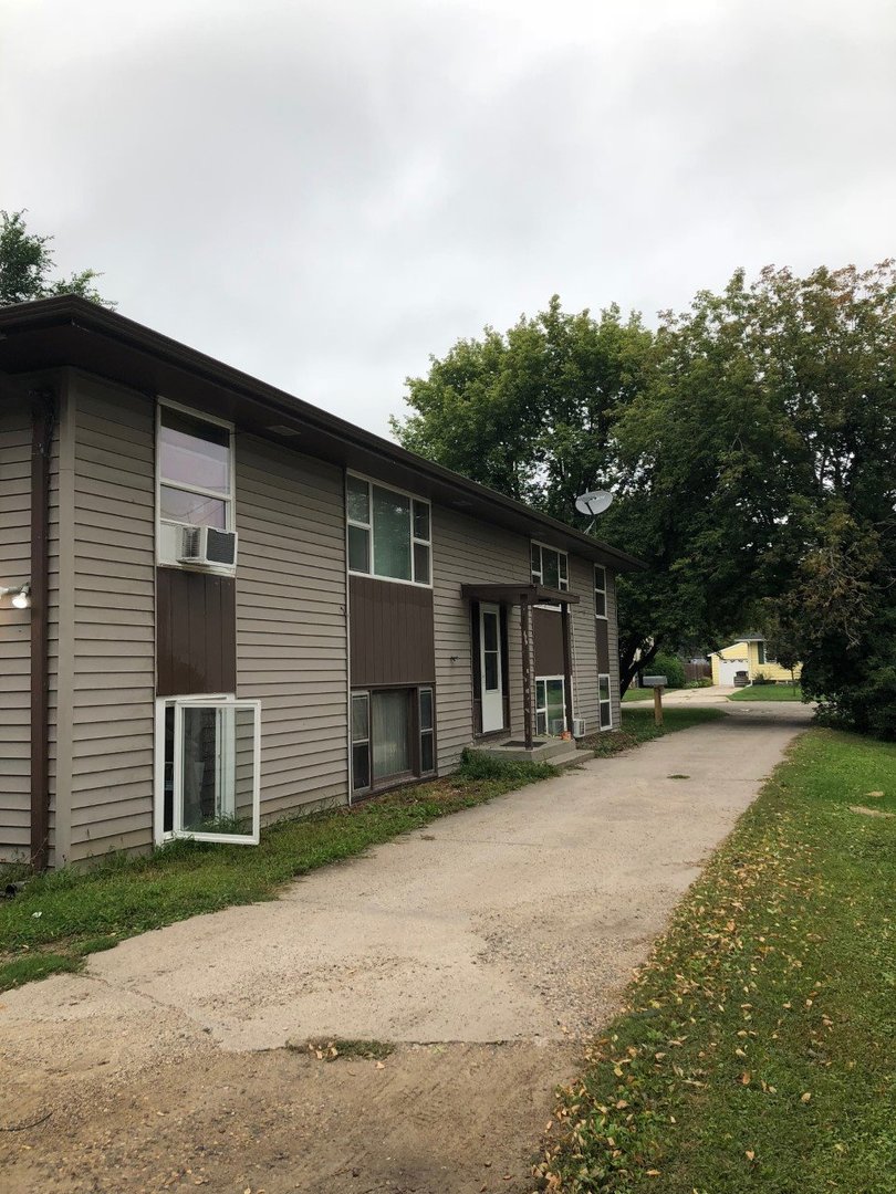 Moorhead Apartment: 1317 3rd Ave N