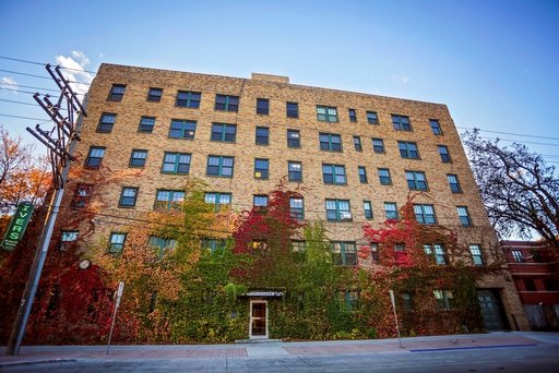 1ST MONTH FREE RENT----HUGE TOP FLOOR UNIT----PET FRIENDLY----ELEVATOR----RESERVED PARKING – photo 1