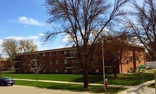 1 MONTH FREE! 2 BEDROOM - GARDEN LEVEL - PET FRIENDLY - NO PET FEES - GARAGE – photo 1