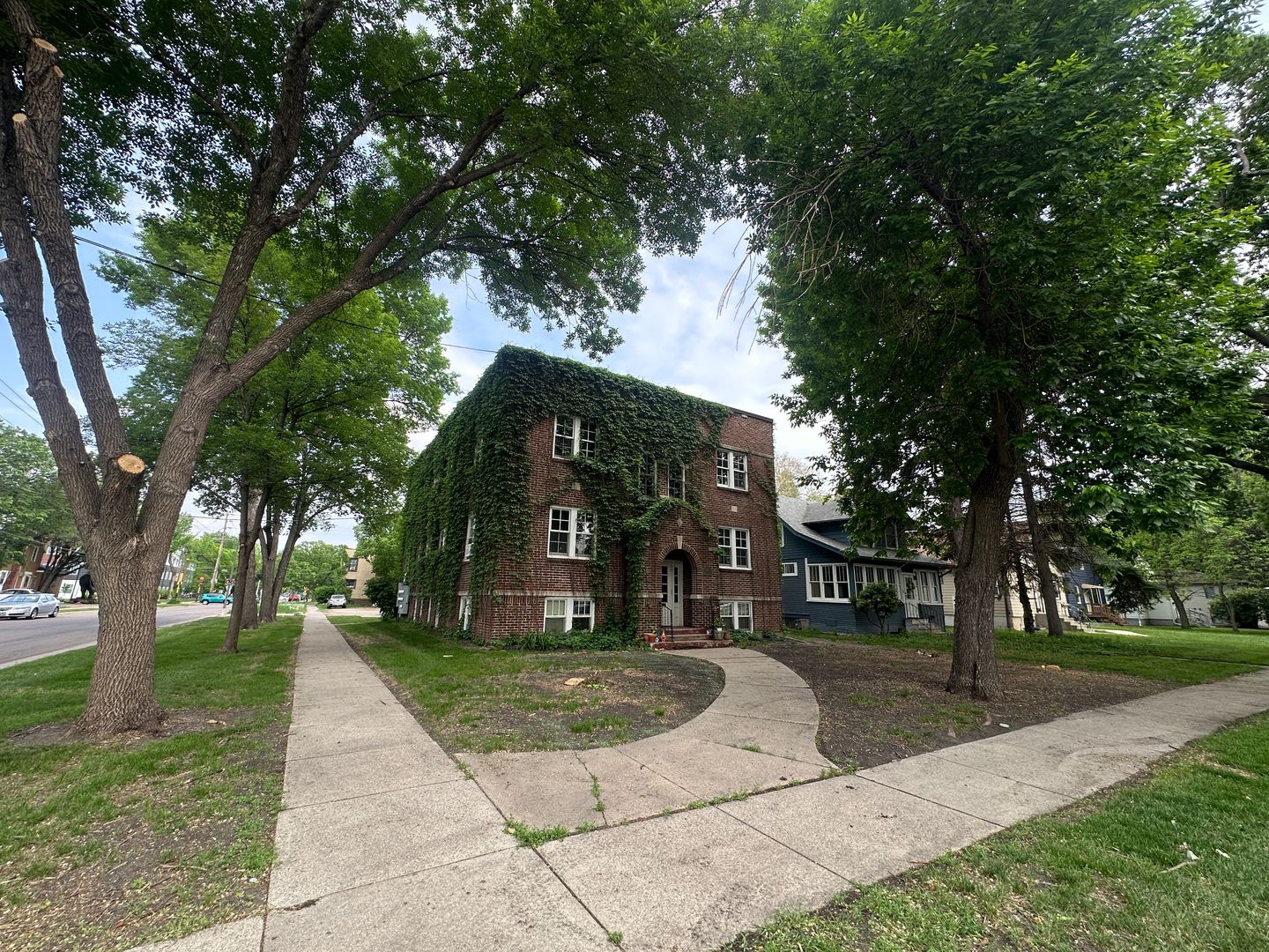 Fargo Apartment: 1041 College St N