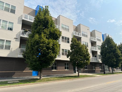 1ST MONTH FREE - BALCONY OVERLOOKING BROADWAY - INDOOR PARKING INCLUDED - NO PET RENT – photo 1