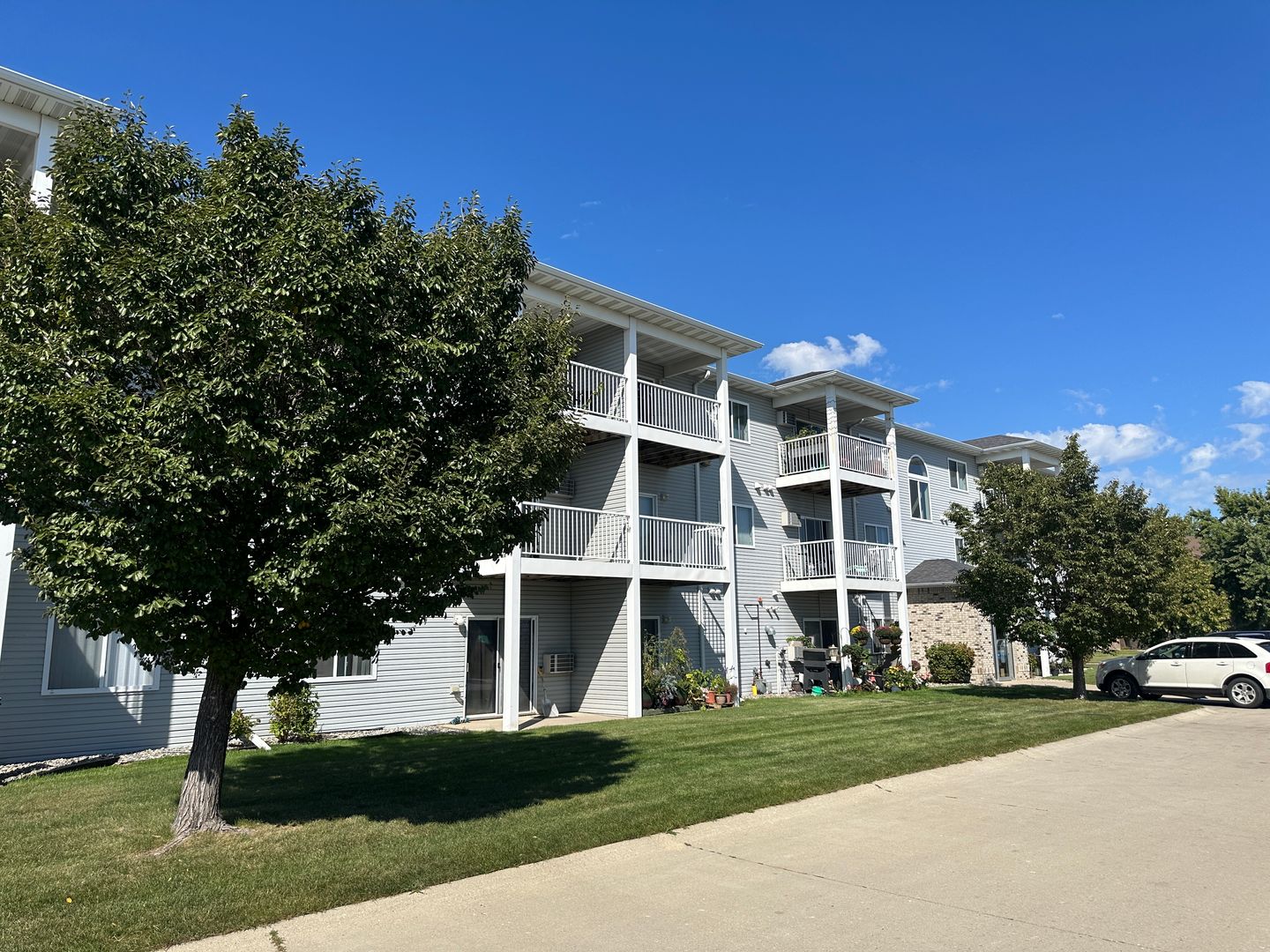 Fargo Apartment: 1431 Oak Manor Ave S