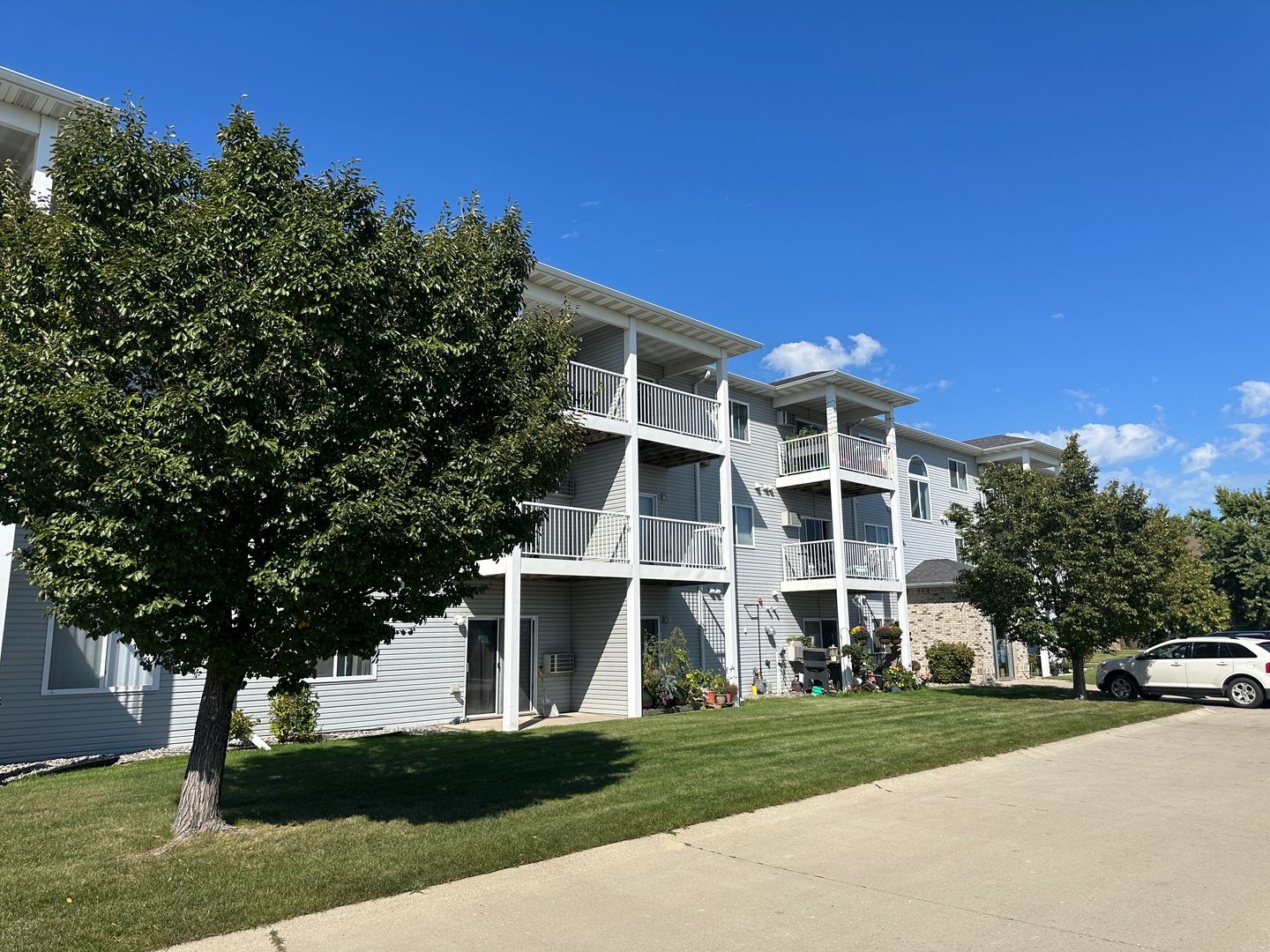 Fargo Apartment: 1431 Oak Manor Ave S