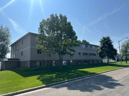 2nd FLOOR END UNIT - ALL PETS WELCOME - FREE LAUNDRY – photo 1