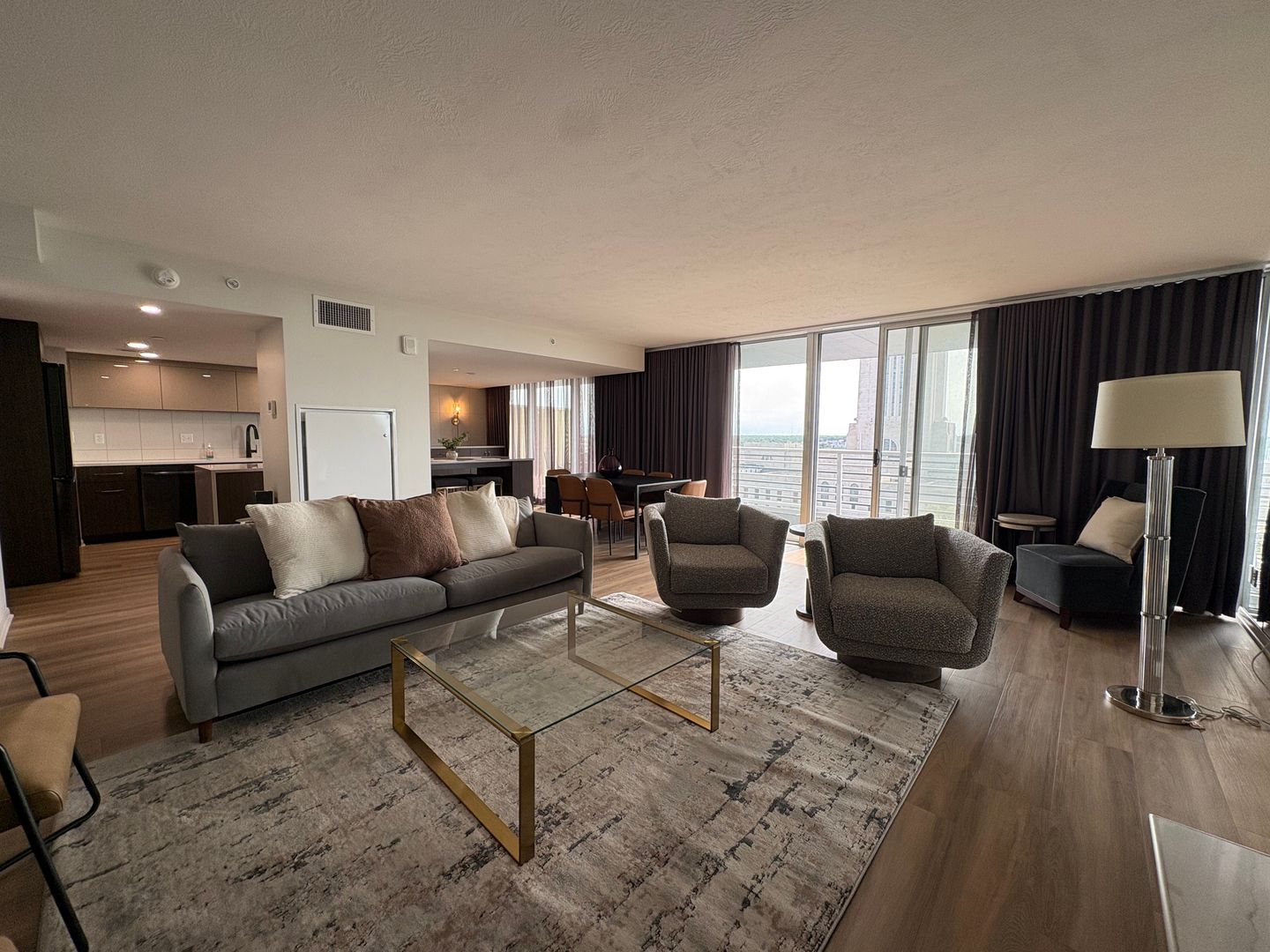 Lincoln Apartment: 1301 Lincoln Mall