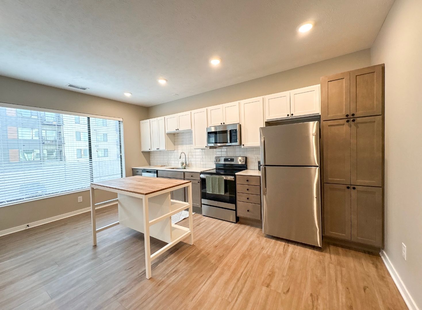 Lincoln Apartment: 5701 Boboli Lane