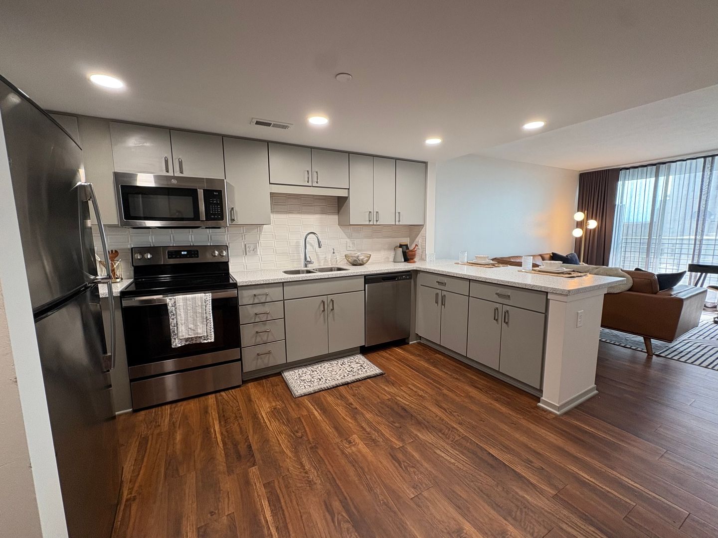 Lincoln Apartment: 1301 Lincoln Mall