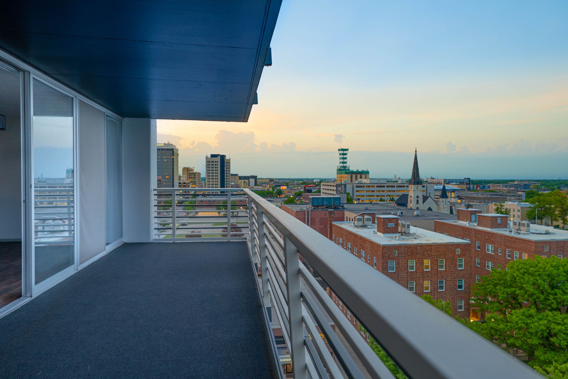 Lincoln Apartment: 1301 Lincoln Mall