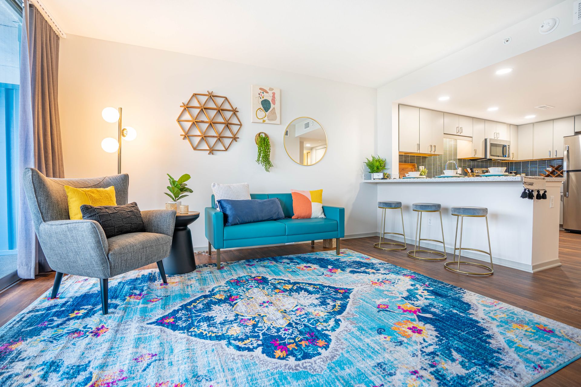 Lincoln Apartment: 1301 Lincoln Mall