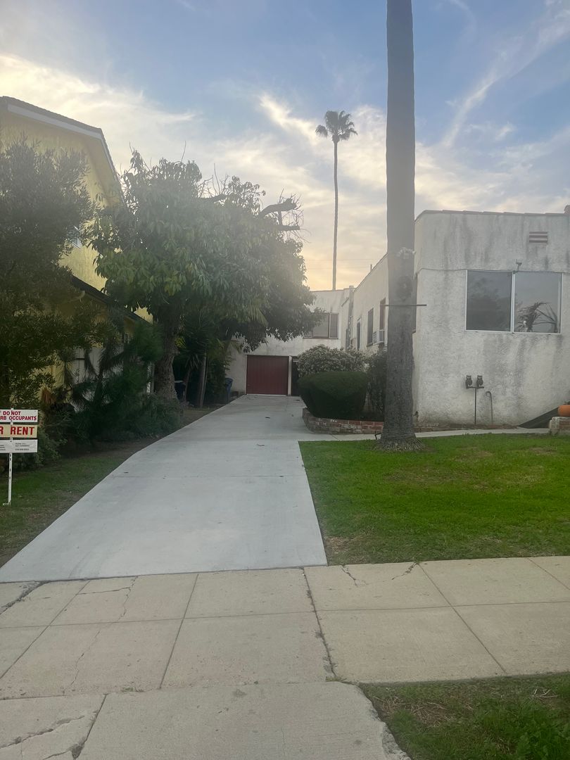 San Pedro House: 917 Averill St. Apt. A