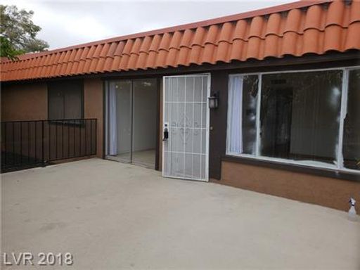 2nd Floor 3 bedroom Condo Near 95/Torrey Pines – photo 1
