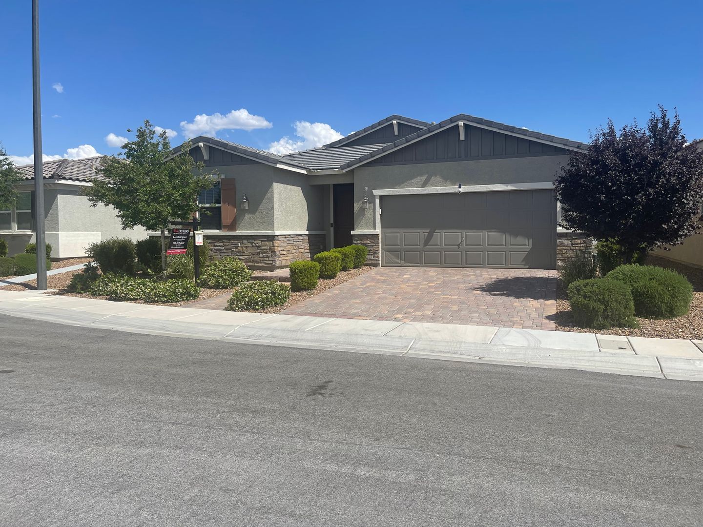 Henderson House: 3077 Sarsina Ave