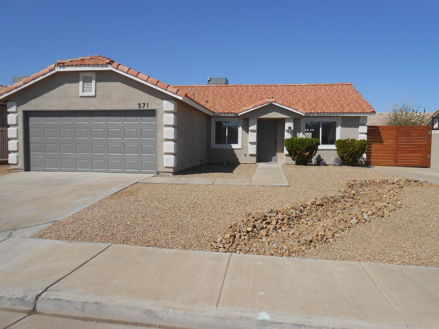 Henderson House: 571 Grape Dr