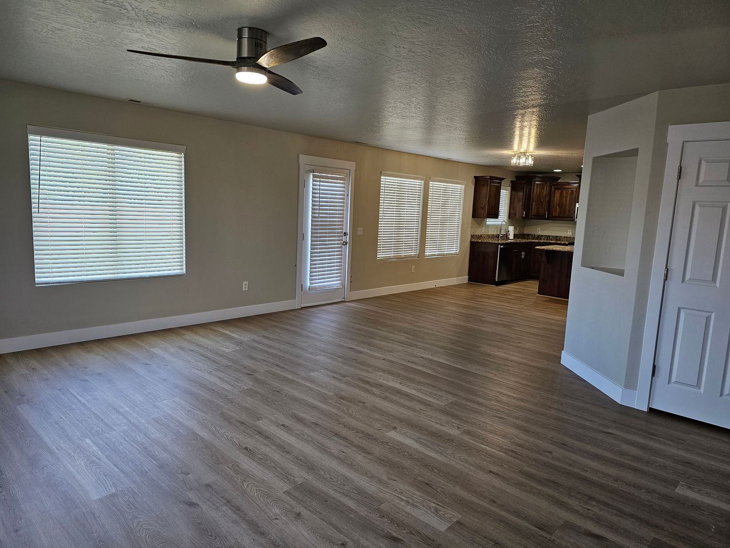 445 W River Willow 12 of 12