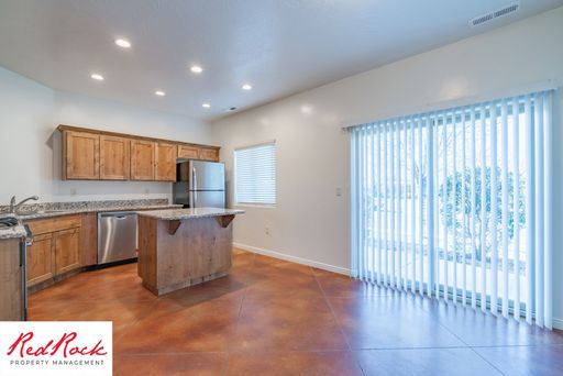 Dog Friendly, 3 Bedroom Townhome. $300 Off First Full Month's Rent! – photo 1