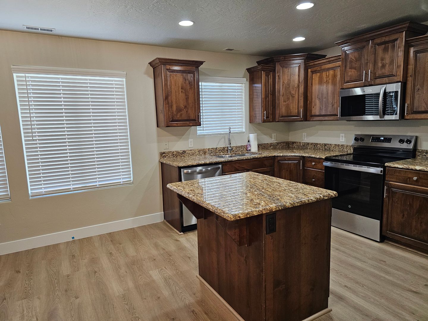 445 W River Willow 9 of 12