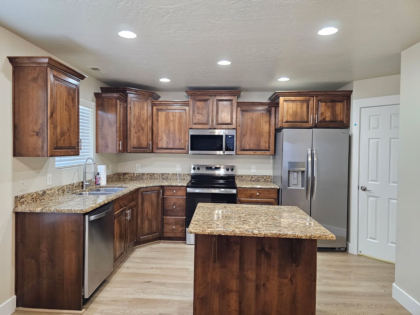 445 W River Willow 2 of 12