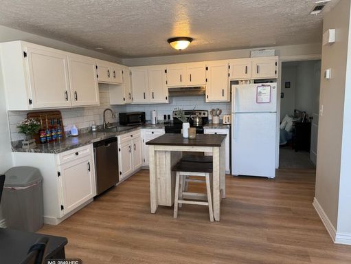 Cozy & Convenient 2 Bedroom Home – Single-Level Living