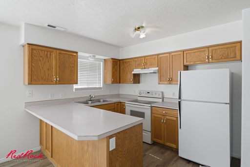 Conveniently Located 3 Bedroom Condo! – photo 1