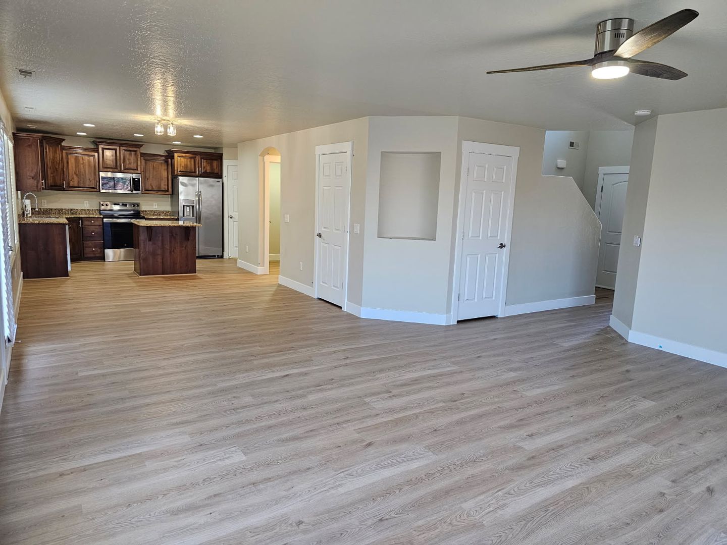 445 W River Willow 4 of 12