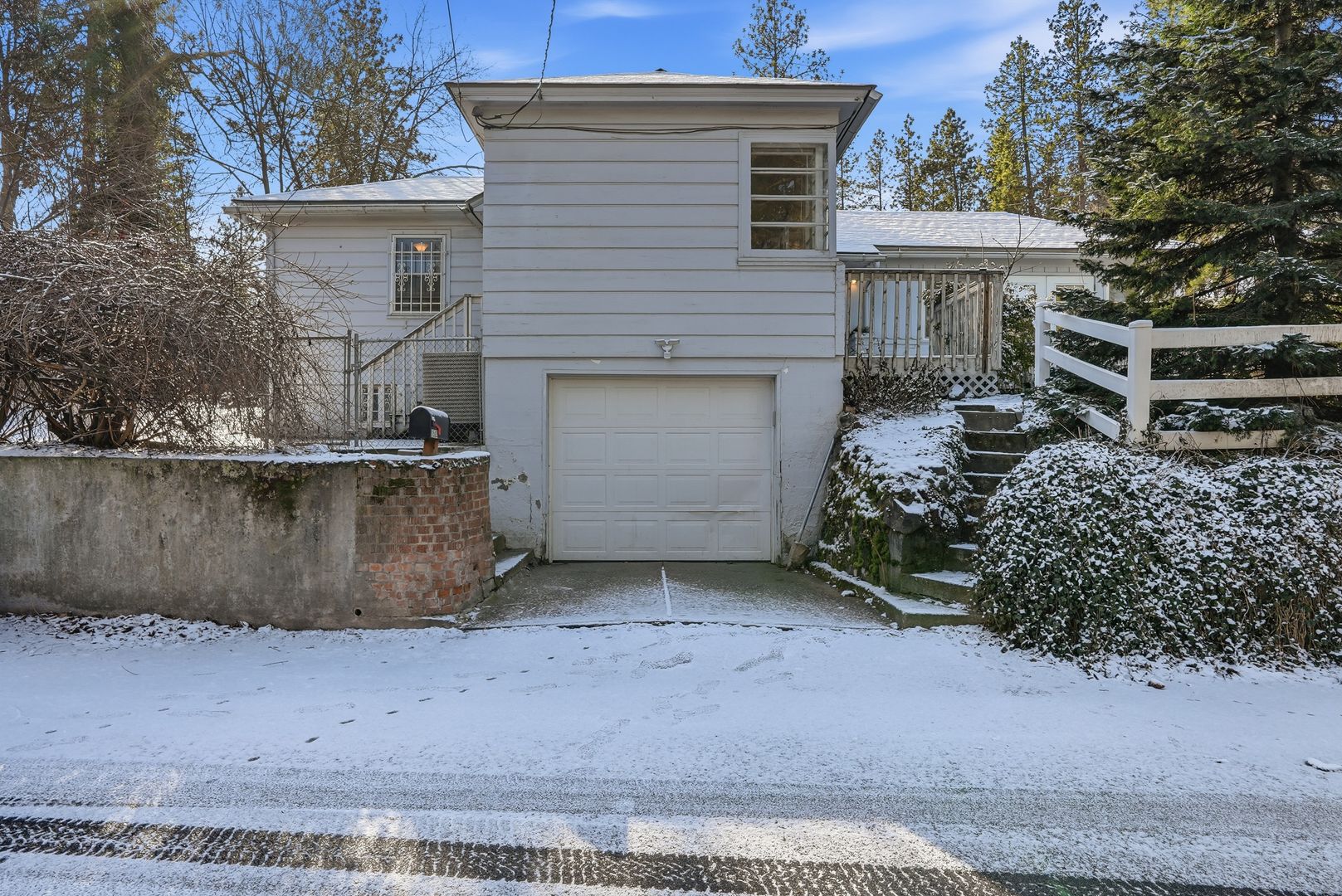 Spokane House: 1503 S Southeast Blvd