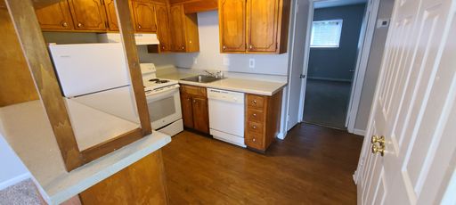Green Springs Village Apartments – photo 1