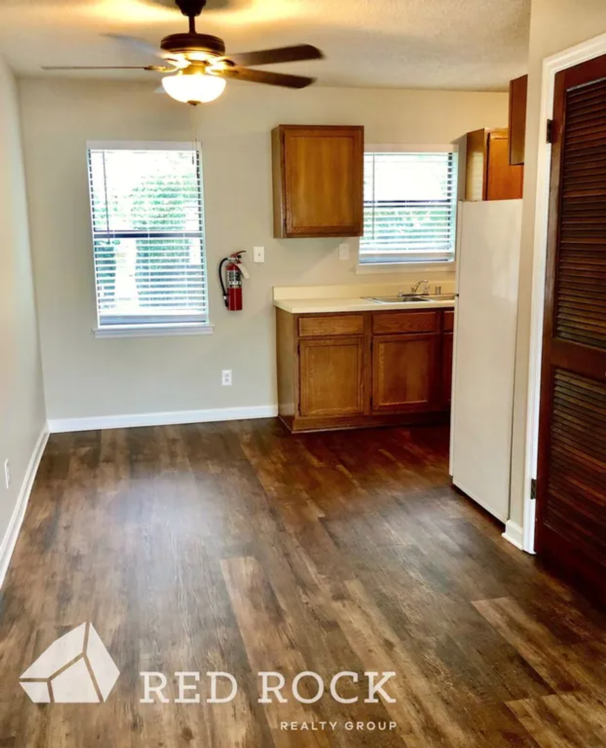 Gardendale Apartment: 318 Fieldstown Road