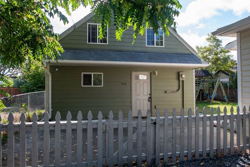 Charming 2-Bedroom + Bonus Room with Private Fenced Yard! – photo 1