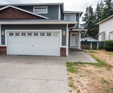 Open-Concept 3 Bedroom Duplex with Garage & Backyard