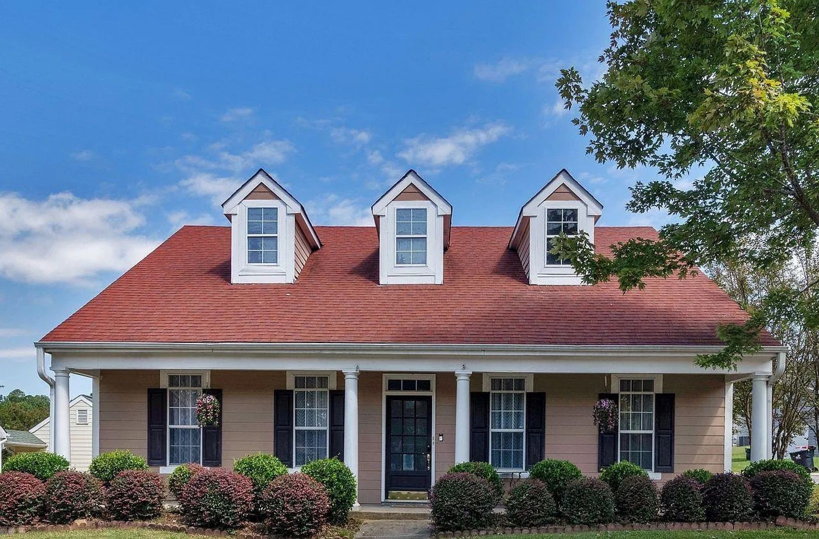 Stockbridge House: 607 Brookwater Dr