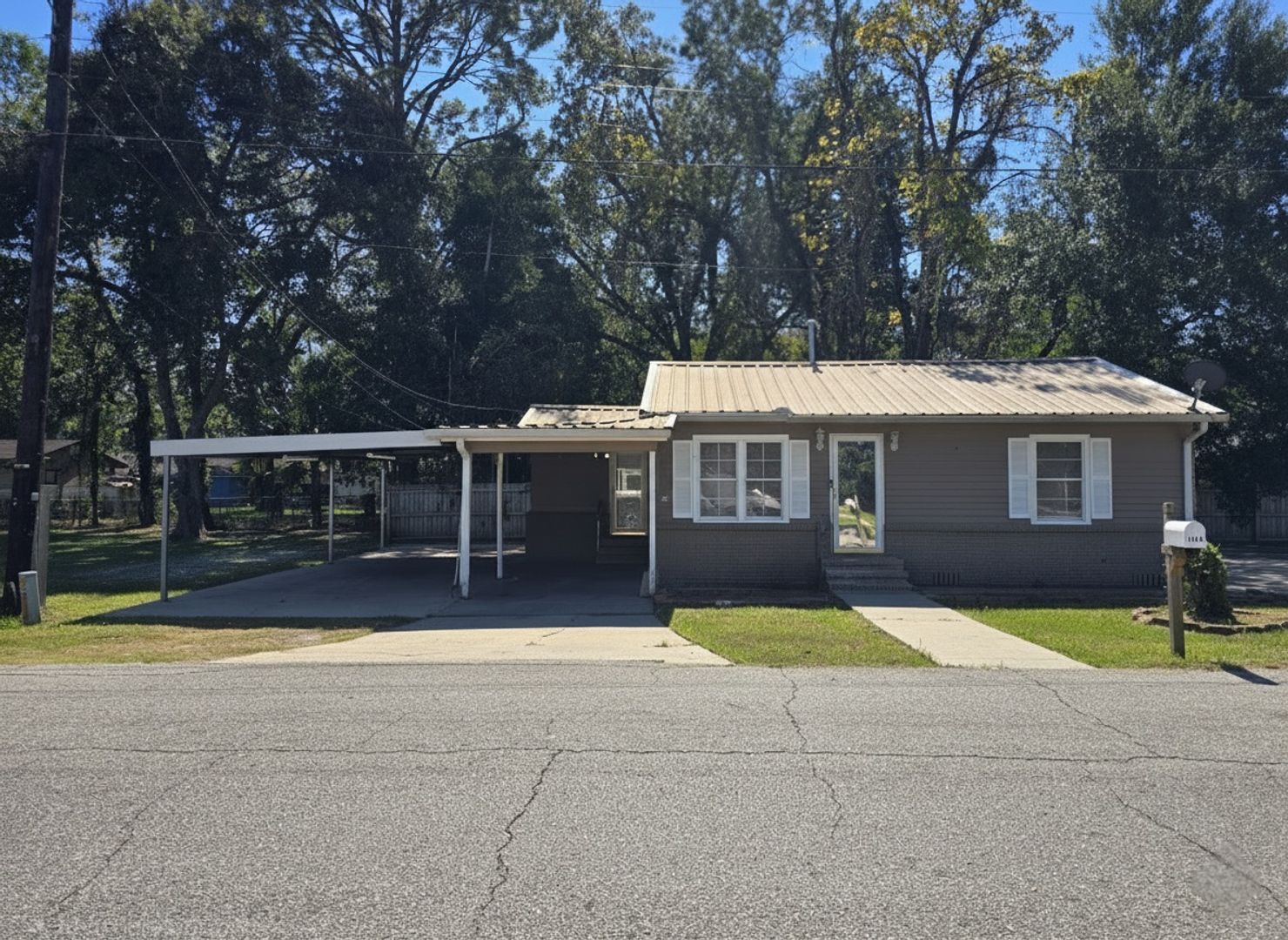 Lafayette House: 204 Dunand