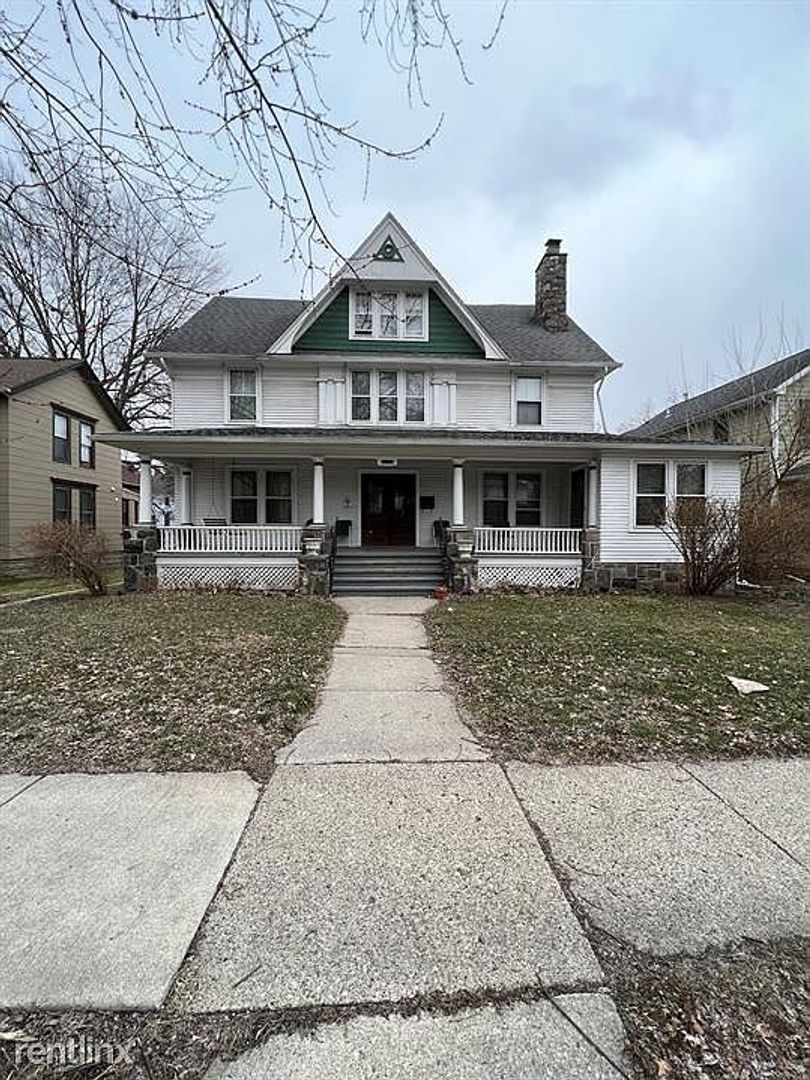 Ypsilanti Apartment: 310 N. Hamilton St.