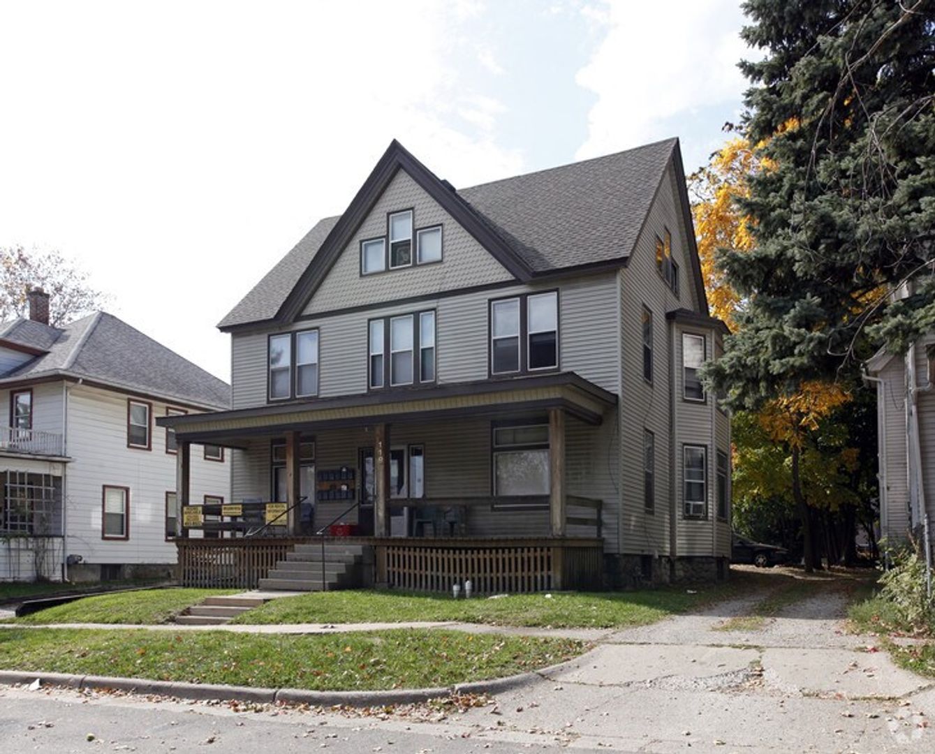 Ypsilanti Apartment: 119 College Pl