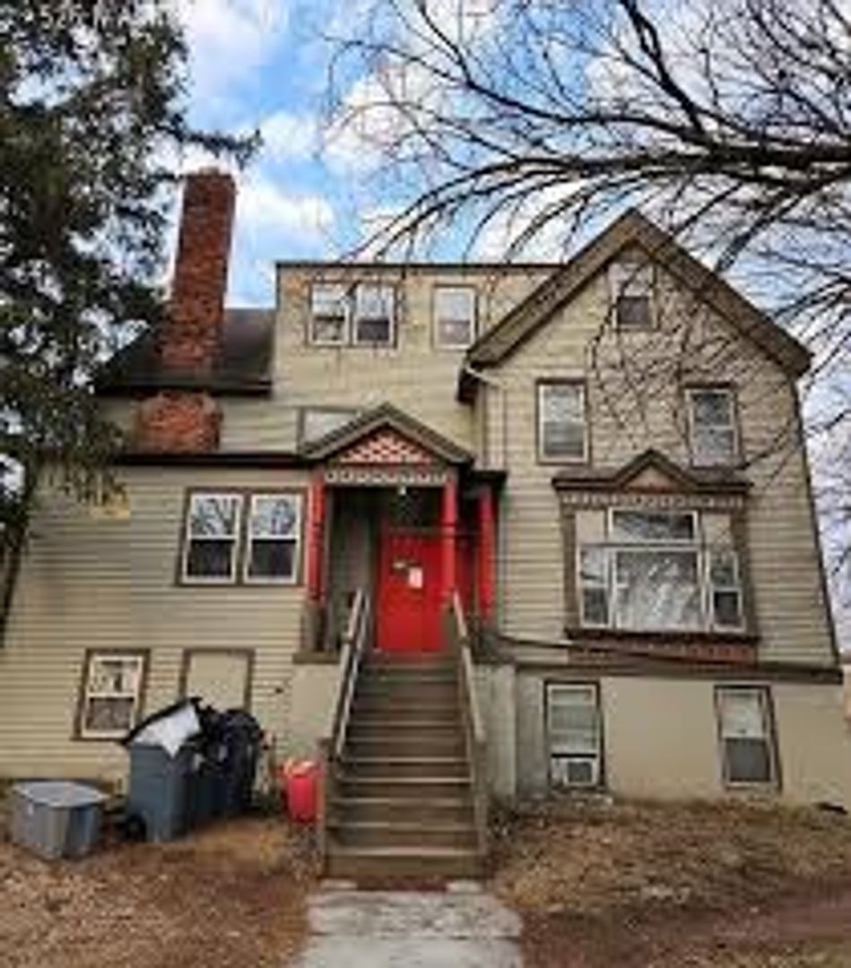 Ypsilanti Apartment: 525 N. Adams St.