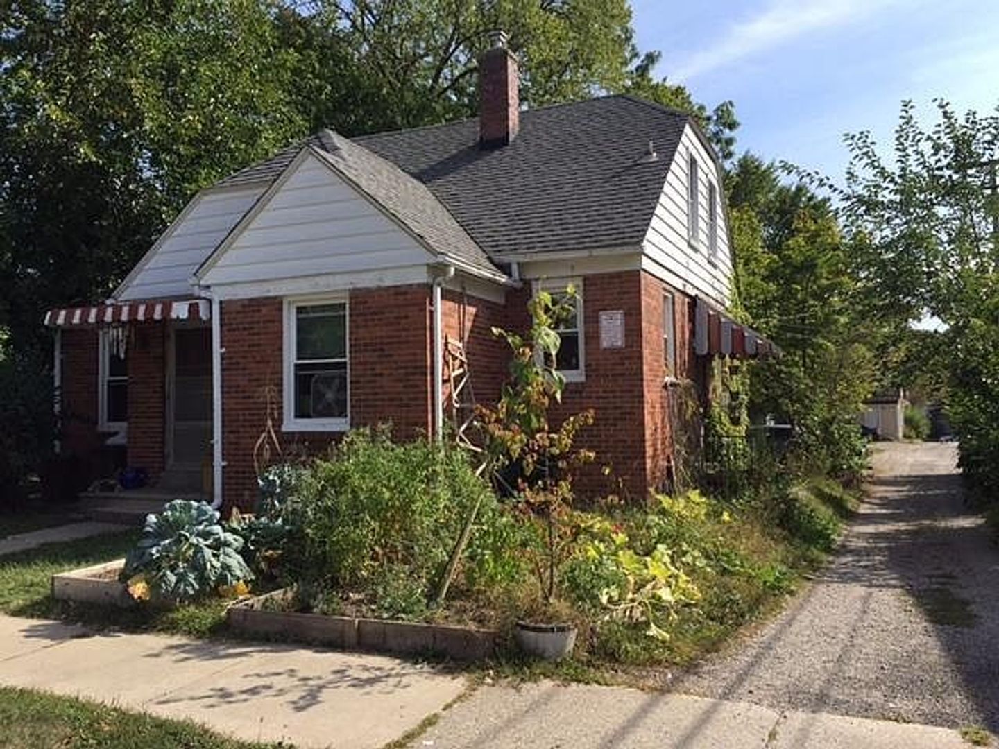 Ypsilanti Apartment: 210 Perrin St.