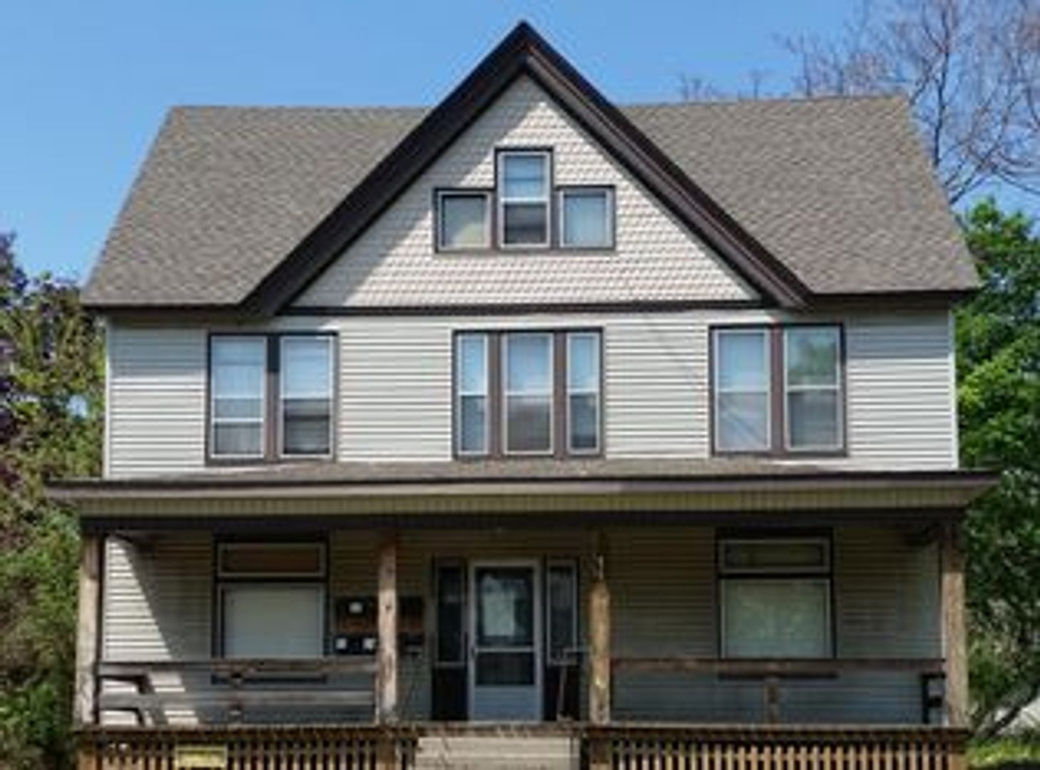 Ypsilanti Apartment: 119 College Pl