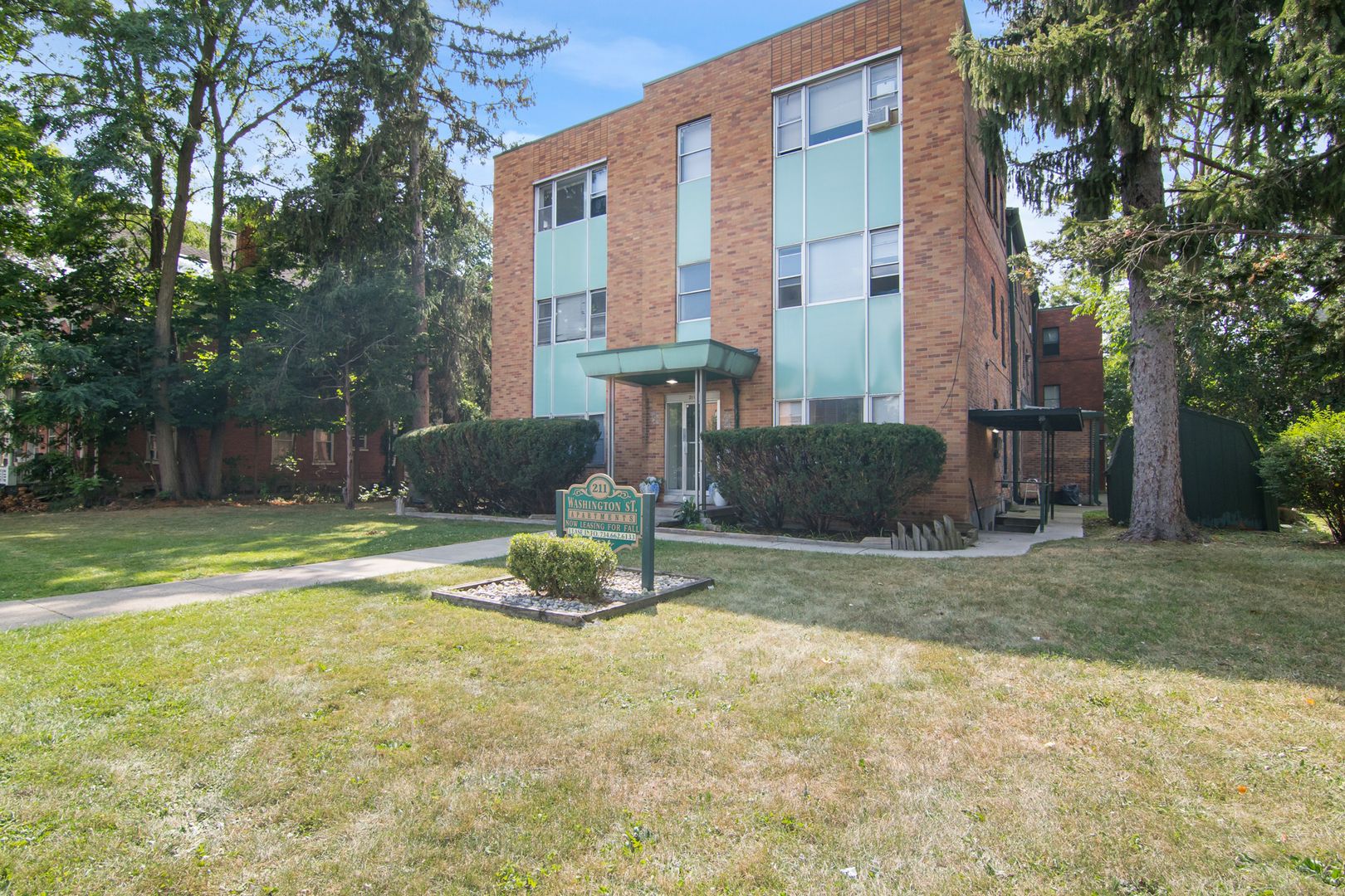Ypsilanti Apartment: 211 N Washington St