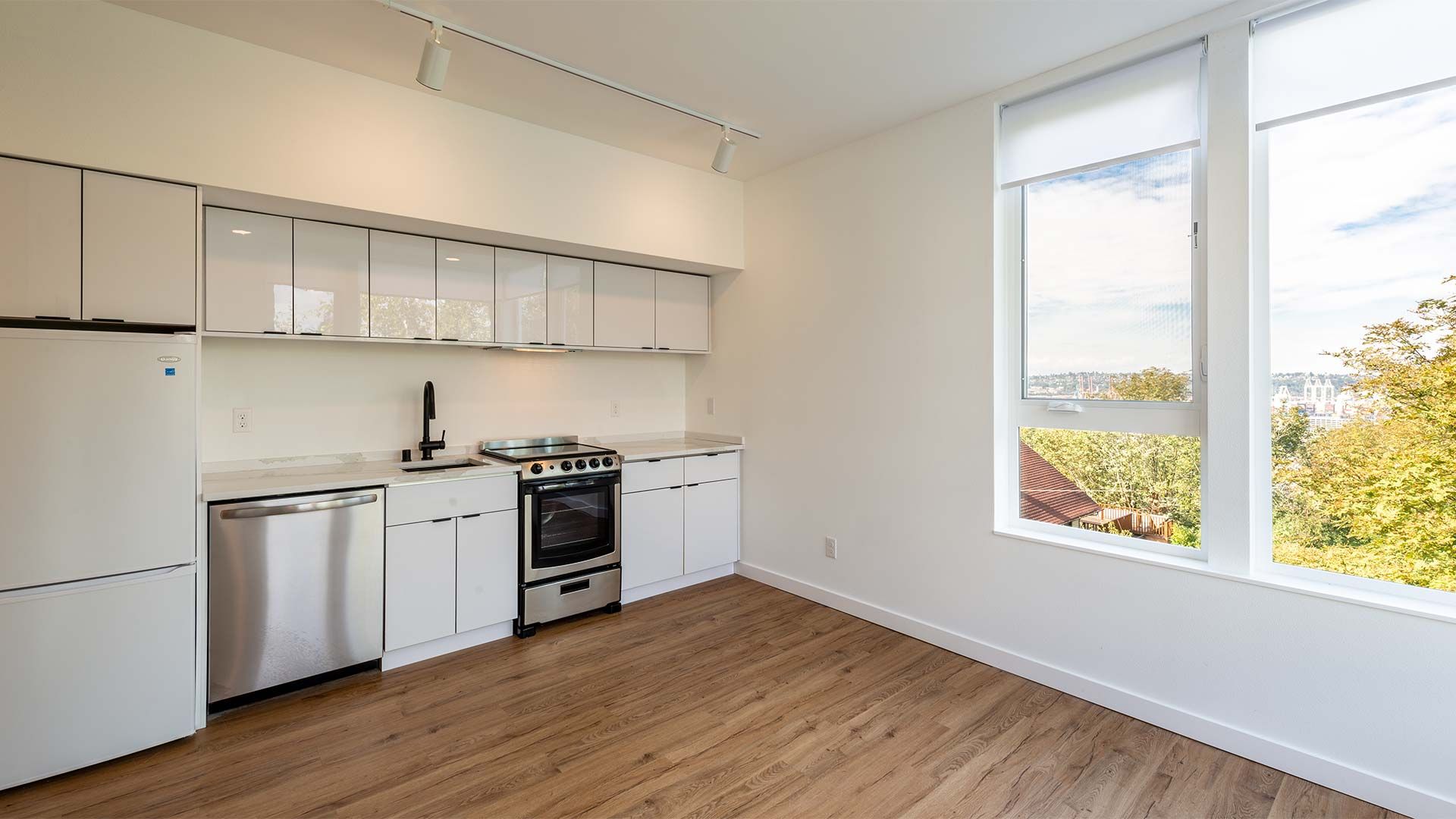 Seattle Apartment: 2119 13th Ave S