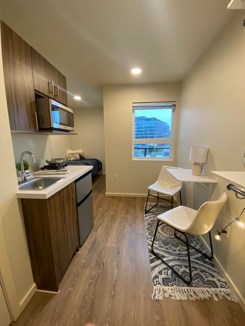 Kirkland Apartment: 330 4th ST