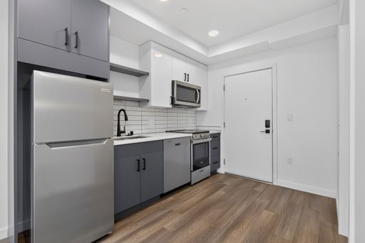 Top floor Corner Unit with 2 Balconies! In-Unit W/D, 1 Month Free! – photo 1