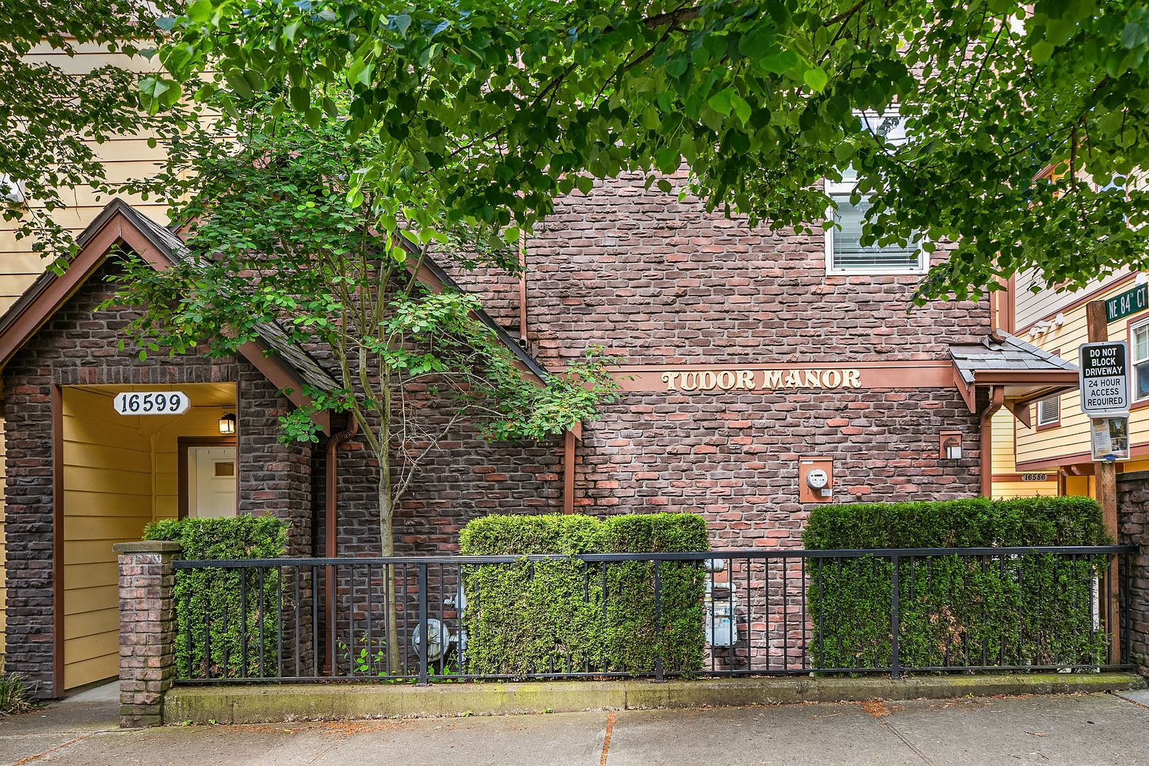 Redmond Apartment: 16552 NE 84th CT