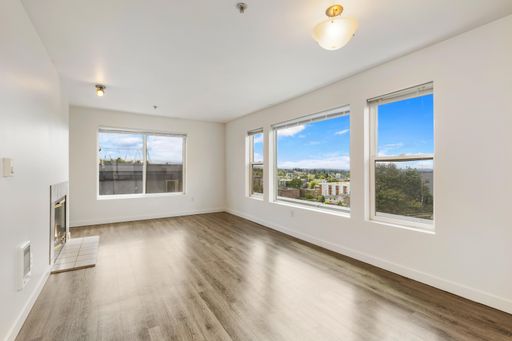 Spacious, Corner Two-Bedroom with In-Unit Laundry! One Month Free! – photo 1