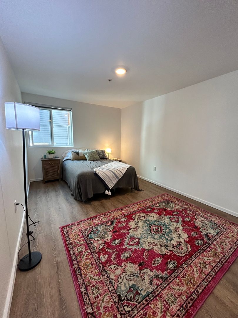 Kirkland Apartment: 450 Central Way