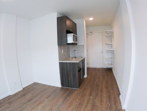 Top Floor Home In The Heart of Redmond! – photo 1