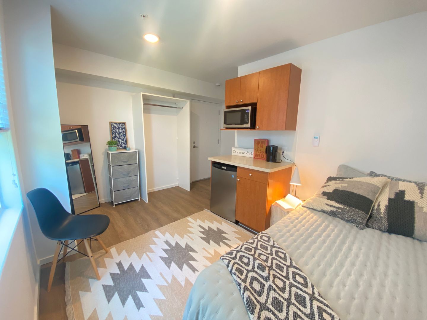 Kirkland Apartment: 450 Central Way